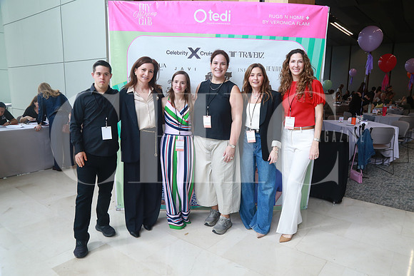 Juan Pablo Herrera, Cordelia Elizondo de Prestamo, Mariana González, Mimi González, Cynthia Villarreal y Silvia González de Belden