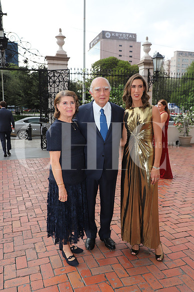 Angela Stelzer de Canales, Fernando Canales y Mariana Canales 2