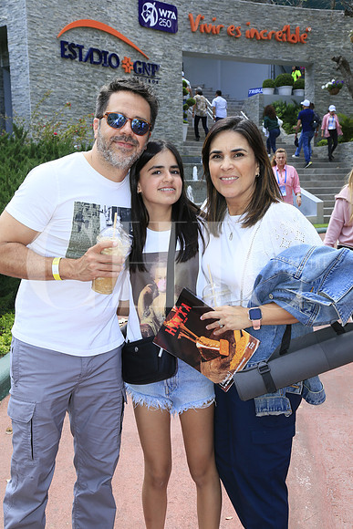 Ezequiel Siller, Eugenia Siller y Nancy Cervantes