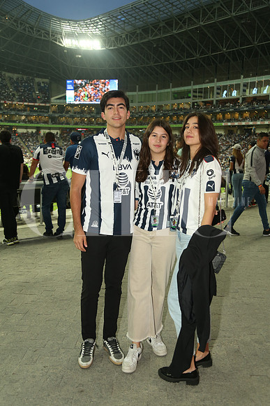 Eugenio Bueno, Paula Bueno y Marian Lombar0