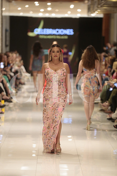 Desfile ya puedo escucharte 246