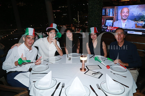 (rest, La Gran Barra) Erick Nohé Urruel, Jorge Antonio Castillón, Astrid Burruel, Carol Urruel y Nohé Urruel