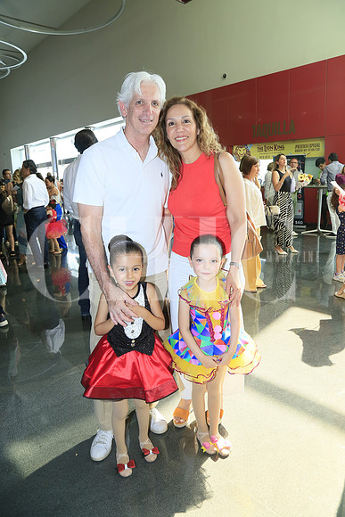 Armando Familiar Erika Wolverg, Eugenia Bernales y Cordelia Bernales