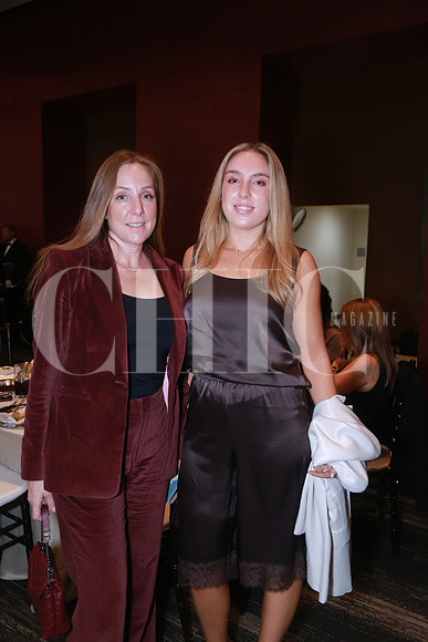 Lindsay Dewey de Mendel y Andrea Mendel