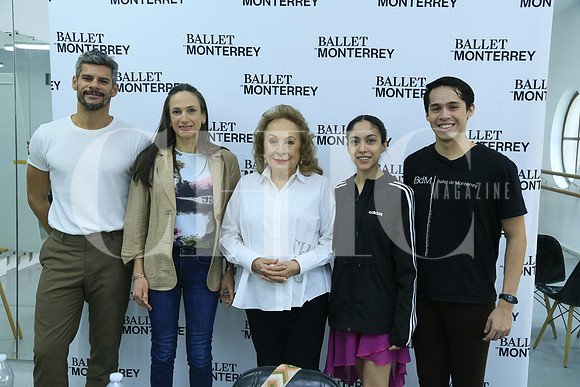 Thiago Soares, Yolanda Garza Santos de González, Aurora Cantú de Cagnasso, Andrea de León y Afner Guzmán (3)