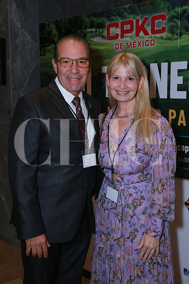 Héctor Elizondo y Diana Adamchik