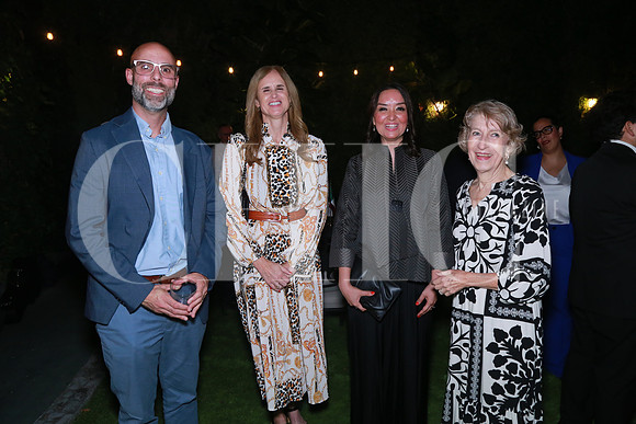 Benjamín Debaros, Annabelle Larouche, Rosario Flores y Mirei Chabre