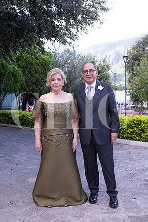 Lizbeth Perez de Gallegos y Jesus Gallegos papas del novio1