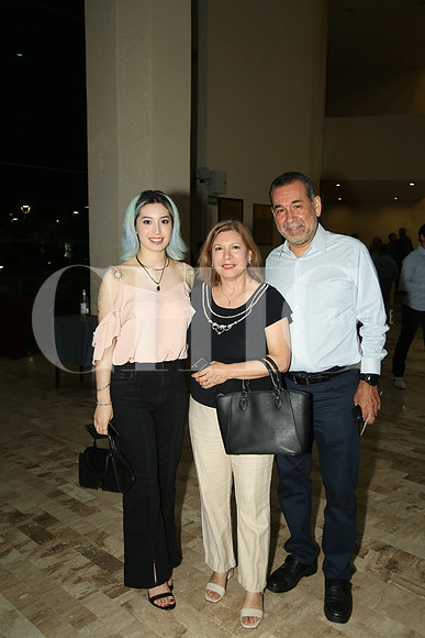 Laura Caballero, María Elena Pimentel y Alberto Caballero