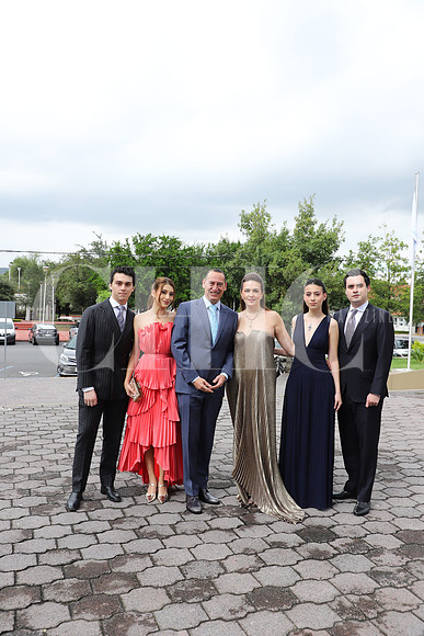 Adrián Páez, Carola Páez, Adrián Páez, Maca Romo de Páez, Maca Páez y Emiliano Garza 3