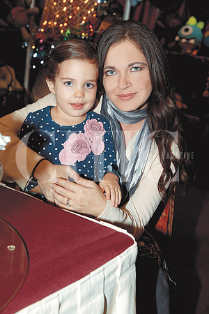 Karla Font y karla Assad de Font