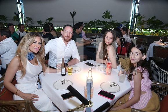 Judith García, Alberto Treviño, Ana Caro Trevilo y Ana Sofia Trevió
