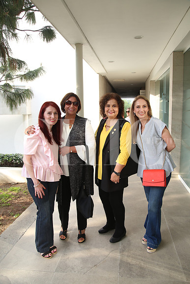 Rosalina Chavarria, Chayo Galván, Maricela Zavala y Armandina Chavarria