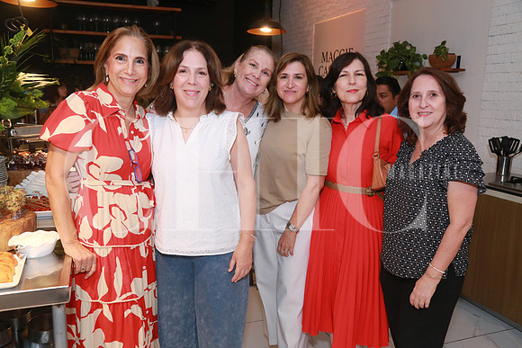 Chelo Lozano, María Lozano, Verónica Del Real Adriana Martínez, Lily Copola y Sofi Lozano