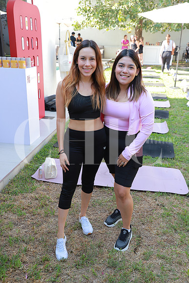 Diana Acosta y Alina Acosta 1