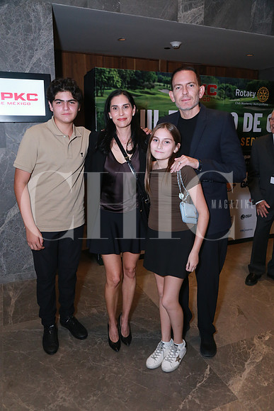 Daniel Assad González, Cristina González de Assad, Daniel Assad y Sofia Assad