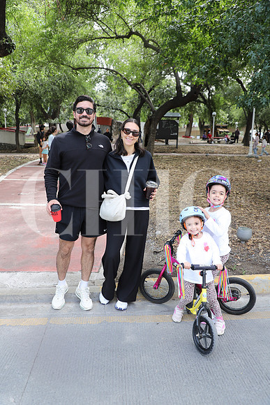 Javier Cuellar, María Vara, Inés Cuella y Lucia Cuellar 2
