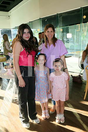 Ana Regina Flores, Ana Patricia San Vicente, Vivian González y Denisse González (2)