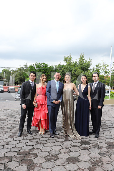 Adrián Páez, Carola Páez, Adrián Páez, Maca Romo de Páez, Maca Páez y Emiliano Garza 1