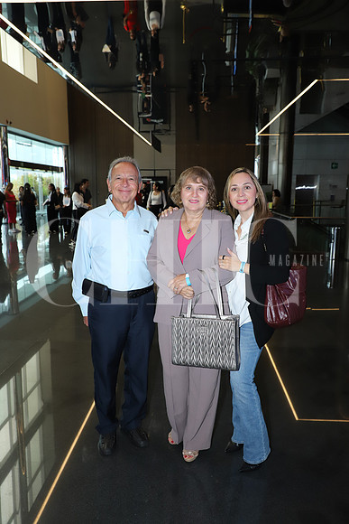 Enrique González, Patricia Hinojosa de González y Marisol González 1