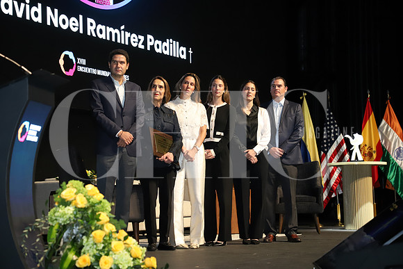 David Noel Ramírez, Magdalena Margáin de Ramírez Maca Ramírez de Páez, María Páez, Lucia Páez y Pablo Páez 12