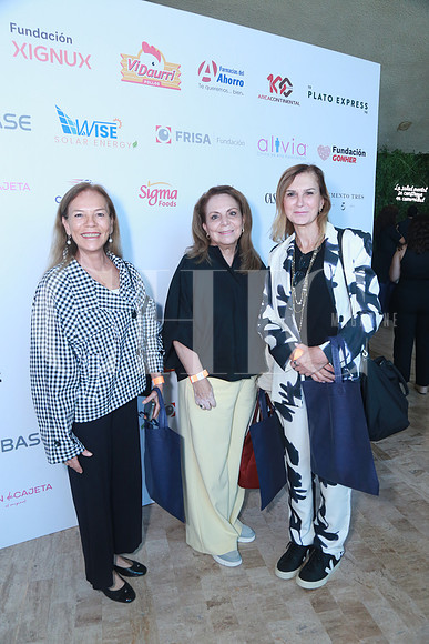 Vicky Benavides, Tere González y Marilú Martínez