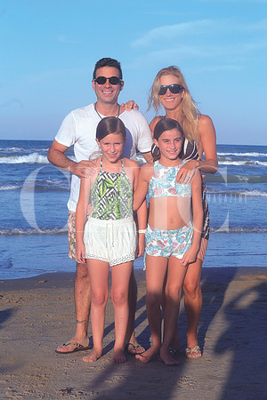 GONZALO ESTRADA, MARÍA GARZA DE ESTRADA, XX Y MIA ESTRADA