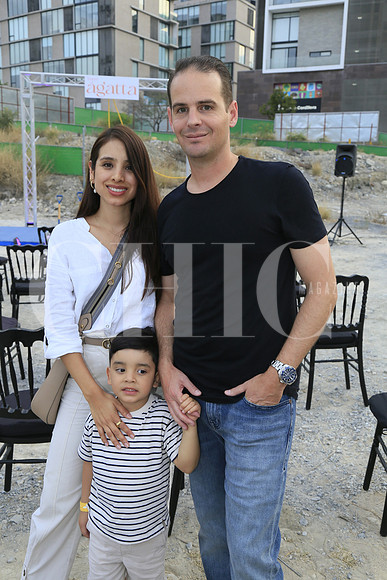 Vivi de Hacatoglu, Luka Hacatoglu y Sasoon Hacatoglu