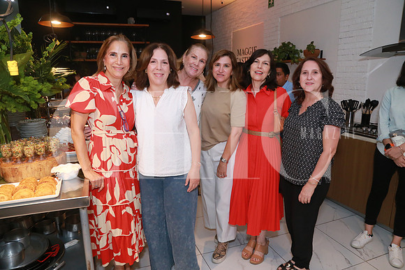 Chelo Lozano, María Lozano, Verónica Del Real Adriana Martínez, Lily Copola y Sofi Lozano (2)