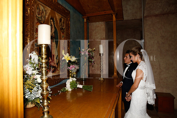 Ante la virgen Eder y Gaby