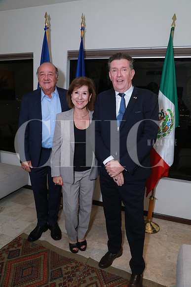 Adrián Navarro, Ofelia de Navarro y Pierre Raynaud