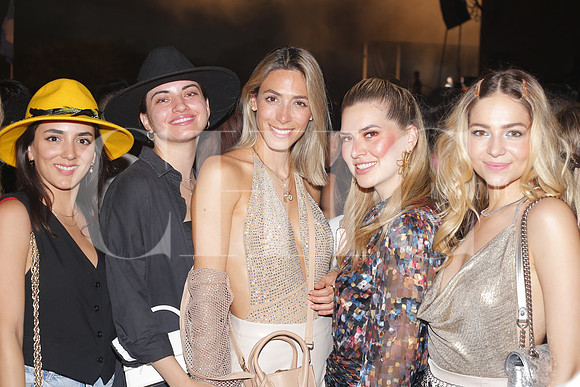 Megan Dalmau, Pau García Moya, Fer Polin, Ale Maltos, Mallory Caballero, Melissa Morales y Cecilia Rodríguez 2
