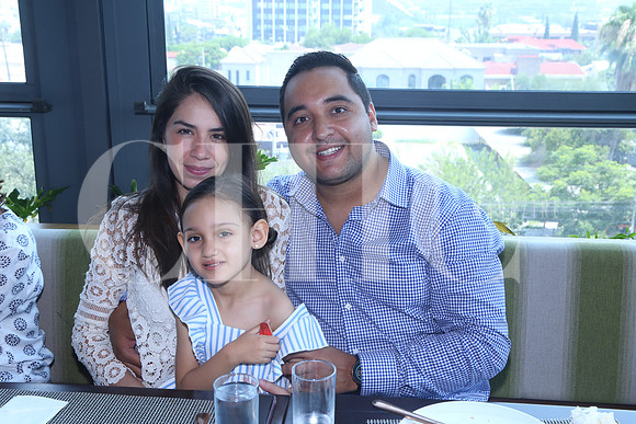 Carolina Mancilla, Adrián Palomino y Camila Palomino