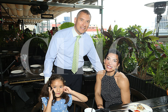 Jorge Aquino, Valentina Aquino y Karina Gamez2