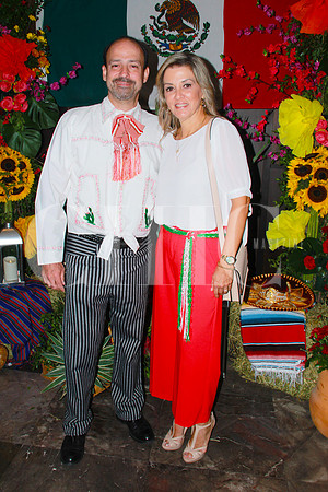 Jorge Flores y Lupita Garza de Floress