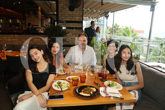 Paula Forneli, Adriana Garza, Alberto Morales, Loreta Forneli y Denis Forneli1