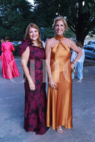 Magda Tamez de Colorado y Mariana Amador