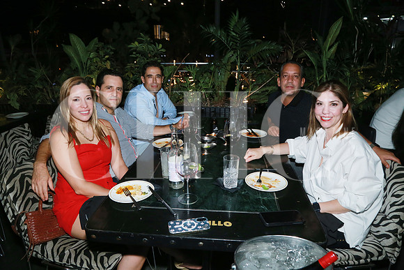(rest. Colmillo) Cristina Garza, Ignacio Torres, Jonathan Muñoz, José Gandara y Reneé Vera (2)