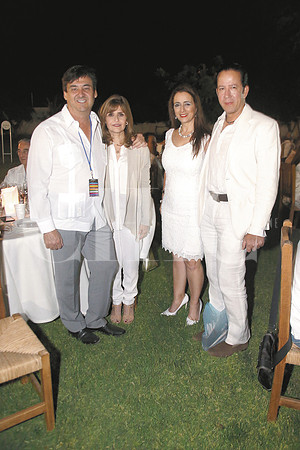 Hernán Zambrano y Cecilia Reyes de Zambrano, Elena Suárez y Guillermo Guzmán-2