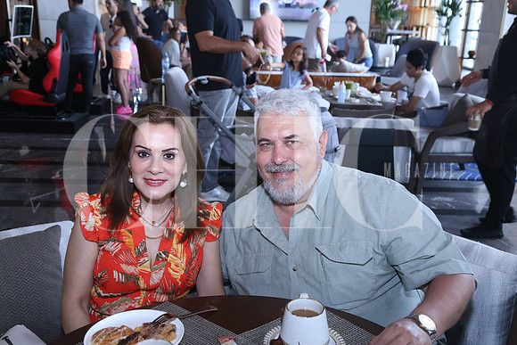 Tere Elizondo de Garza y Eliseo Garza