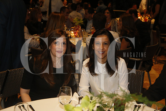 Nora Gutiérrez de Benavides y Dora Obregón de Carrillo