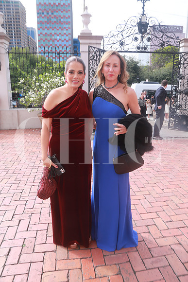 Ana Viesca de Garza y Vero Sánchez (2)