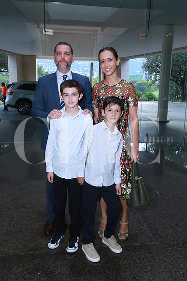 Federico Santos, Stephanie Schiemann de Santos, Federico Santos y Alejandro Santos (2)