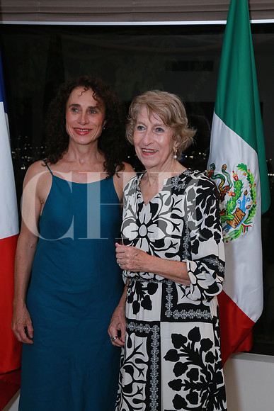 Claudia González y Mirei Chabre (3)