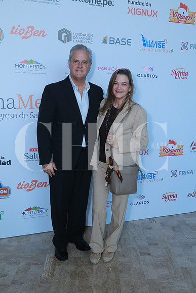 Gonzalo Escamez y Erika Polin de Escamez (2)