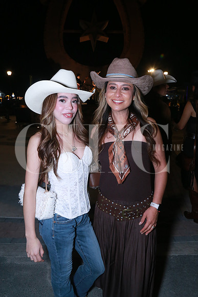 Elisa De Valle y Teyda De Valle
