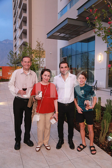 Hector Elizondo, Maye Castillo de Elizondo, Gabriel Elizondo y Gabriel Elizondo (3)