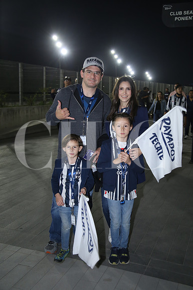 Patricio Flores, Estefany Ramírez, Juan Pablo Flores y Patricio Flores