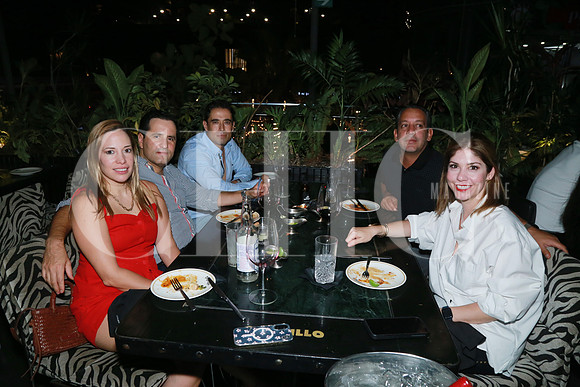 (rest. Colmillo) Cristina Garza, Ignacio Torres, Jonathan Muñoz, José Gandara y Reneé Vera