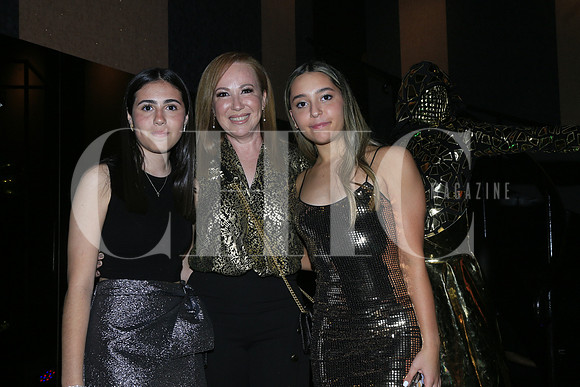 Isabella Rocher, Lorena Dávila de Rocher y Michelle Arcq (2)
